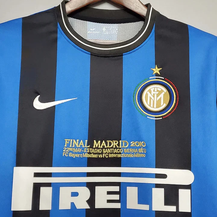 2009/2010 Retro Internazionale Milan Home Football Jersey